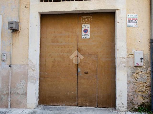 Locale Commerciale in vendita a Puglia, Bari