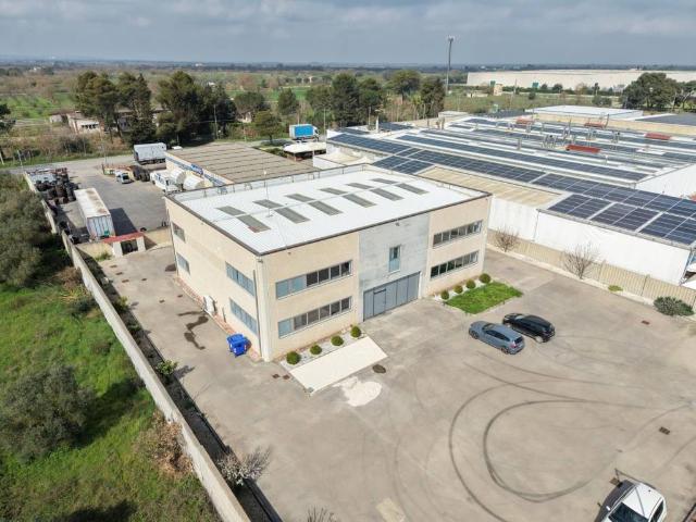 Locale Commerciale in vendita a Puglia, Bari