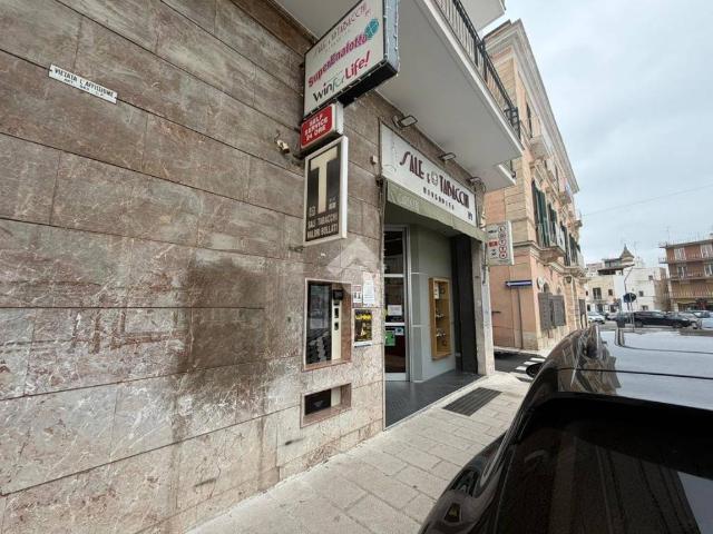 Locale Commerciale in vendita a Puglia, Bari