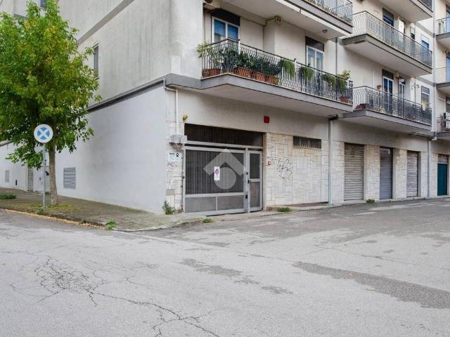 Locale Commerciale in vendita a Puglia, Bari