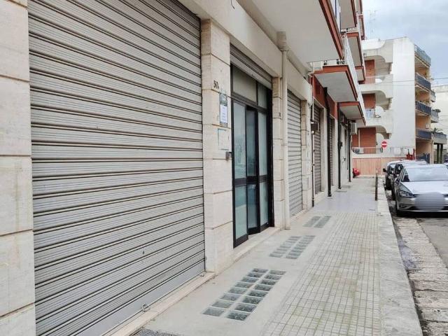 Locale Commerciale in vendita a Puglia, Bari