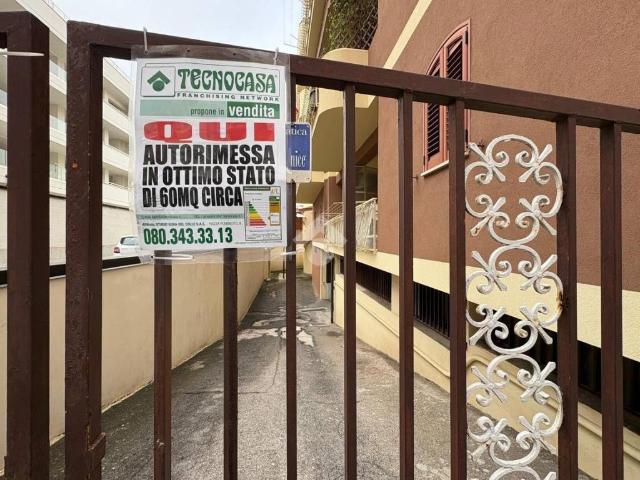Locale Commerciale in vendita a Puglia, Bari