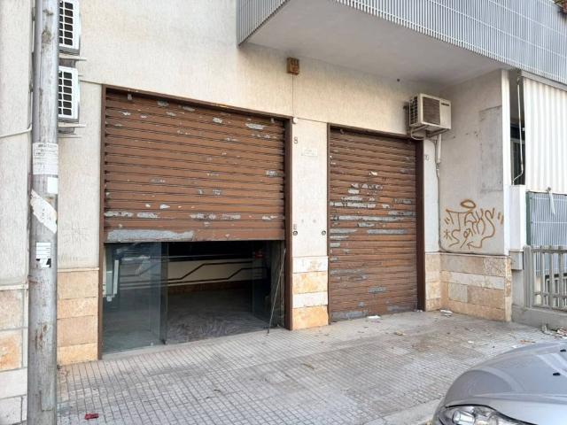 Locale Commerciale in vendita a Gioia del Colle, Bari