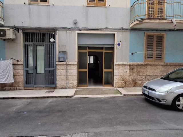 Locale Commerciale in vendita a Puglia, Bari