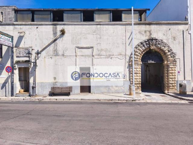 Locale Commerciale in vendita a Puglia, Lecce