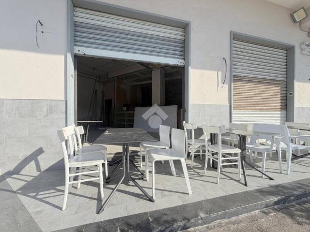 Locale Commerciale in vendita a Varcaturo, Giugliano in Campania