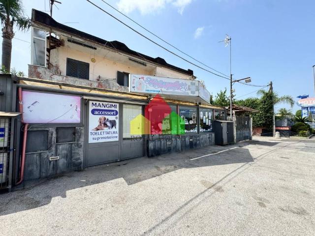 Locale Commerciale in vendita a Varcaturo, Giugliano in Campania