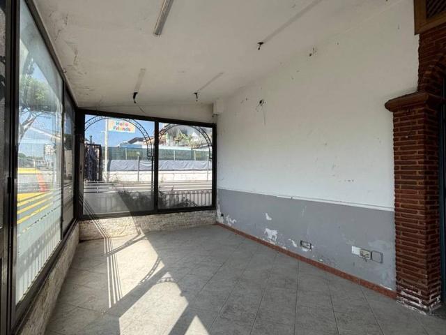 Locale Commerciale in vendita a Mazzola, Giugliano in Campania