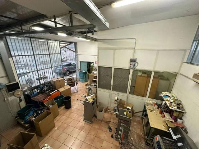 Locale Commerciale in vendita a Giugliano In Campania, Campania