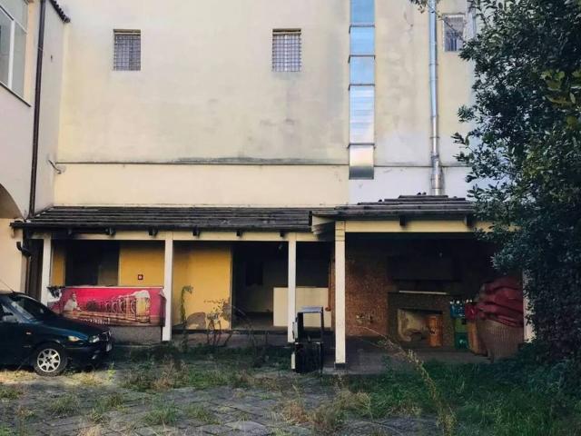 Locale Commerciale in vendita a Giugliano In Campania, Campania
