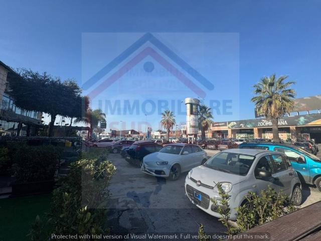 Locale Commerciale in vendita a Giugliano In Campania, Campania