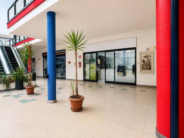 Locale Commerciale in vendita a Giulianova, Abruzzo