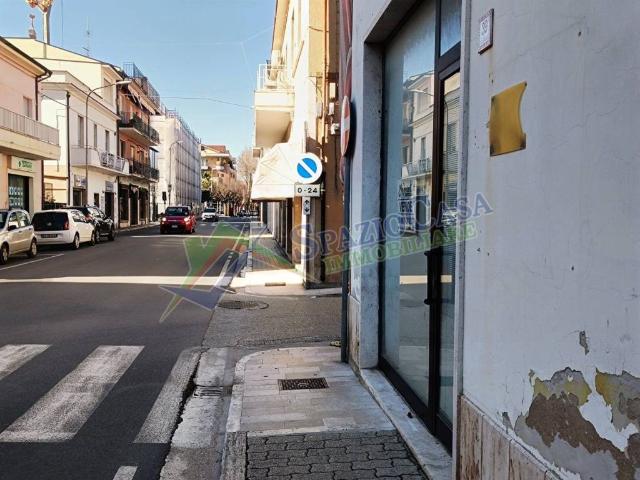 Locale Commerciale in vendita a Giulianova, Abruzzo