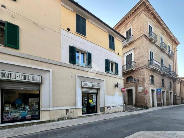 Locale Commerciale in vendita a Giulianova, Abruzzo