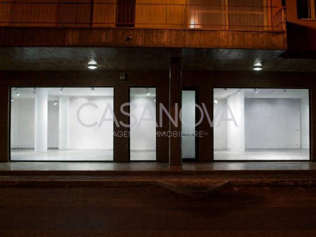 Locale Commerciale in vendita a Giulianova, Abruzzo