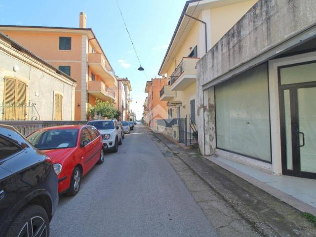Locale Commerciale in vendita a Giulianova, Abruzzo