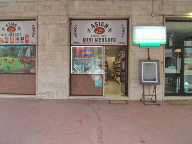 Locale Commerciale in vendita a Giulianova, Abruzzo
