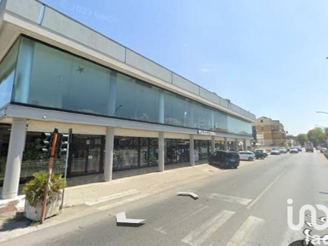 Locale Commerciale in vendita a Giulianova, Abruzzo