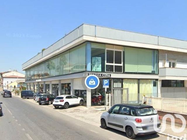 Locale Commerciale in vendita a Giulianova, Abruzzo