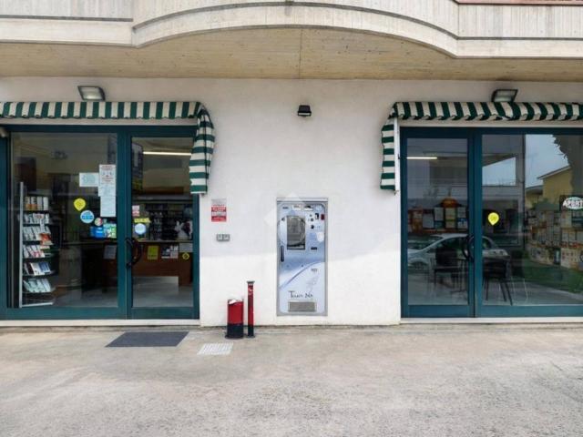 Locale Commerciale in vendita a Giulianova, Abruzzo