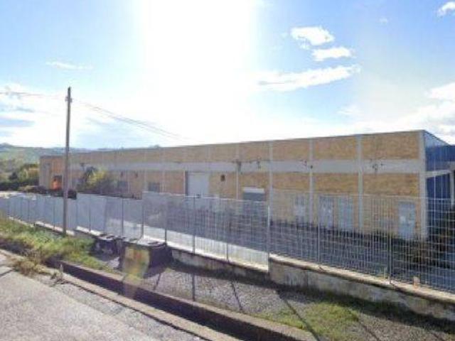 Locale Commerciale in vendita a Zona Industriale di Colleranesco, Giulianova