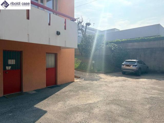 Locale Commerciale in vendita a Birone, Giussano