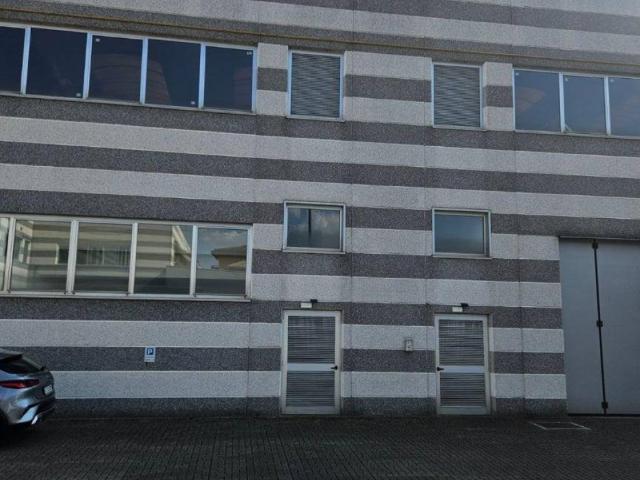 Locale Commerciale in vendita a Birone, Giussano