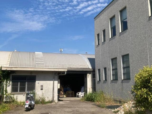 Locale Commerciale in vendita a Birone, Giussano