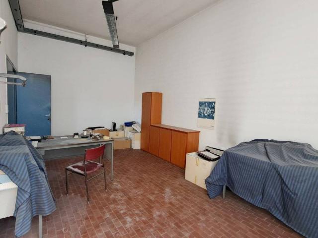 Locale Commerciale in vendita a Robbiano, Giussano