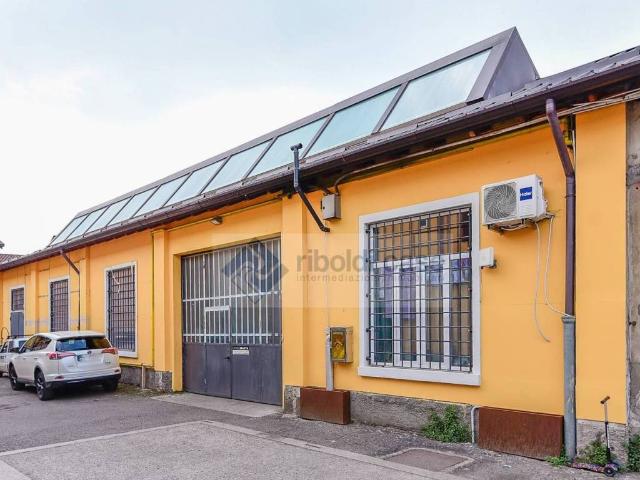 Locale Commerciale in vendita a Robbiano, Giussano