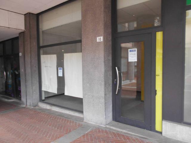 Locale Commerciale in vendita a Robbiano, Giussano
