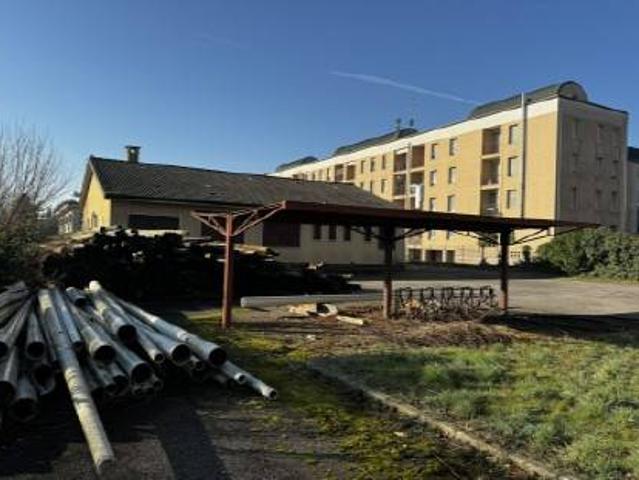 Locale Commerciale in vendita a Giussano, Lombardia