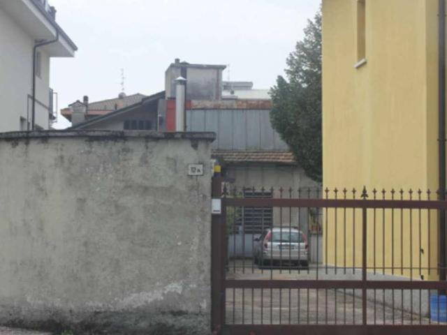Locale Commerciale in vendita a Brugazzo, Giussano
