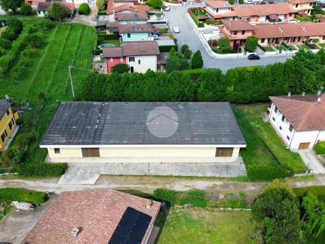 Locale Commerciale in vendita a Goito, Lombardia
