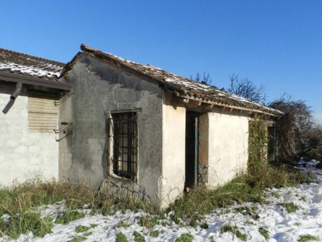 Locale Commerciale in vendita a Goito, Lombardia