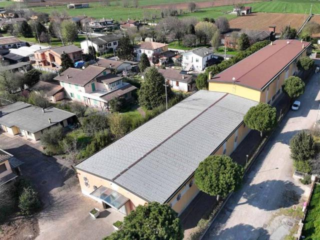 Locale Commerciale in vendita a Goito, Lombardia