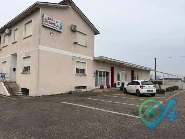 Locale Commerciale in vendita a Goito, Lombardia
