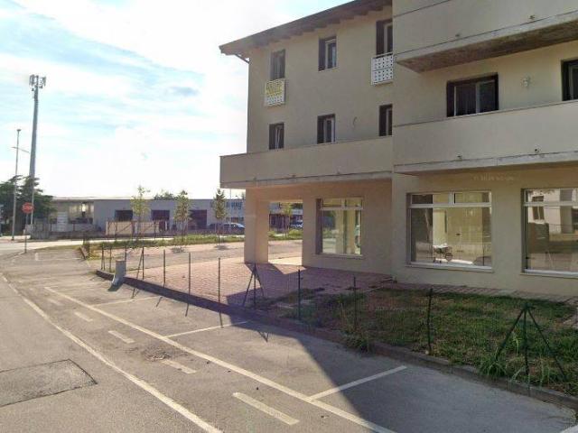 Locale Commerciale in vendita a Torre, Goito