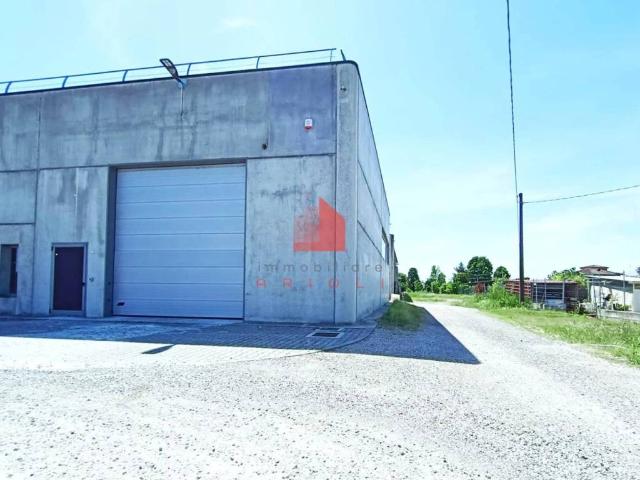 Locale Commerciale in vendita a Bondeno Di Gonzaga, Lombardia