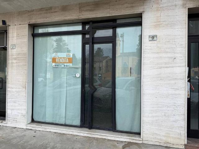 Locale Commerciale in vendita a Bondeno Di Gonzaga, Lombardia