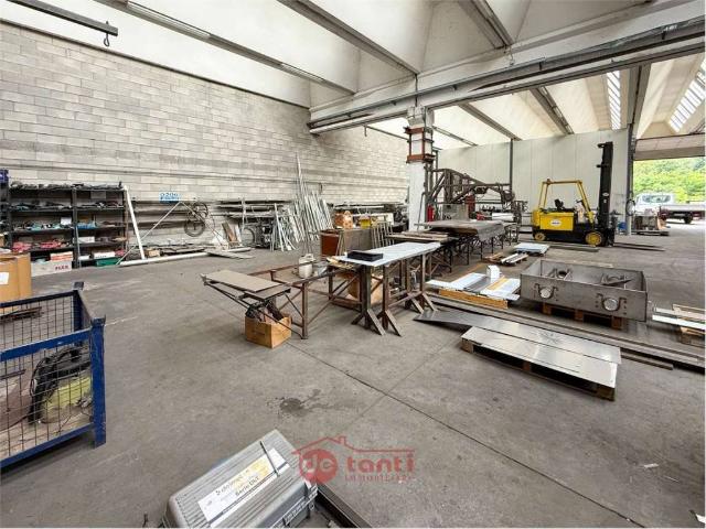 Locale Commerciale in vendita a Gordona, Sondrio