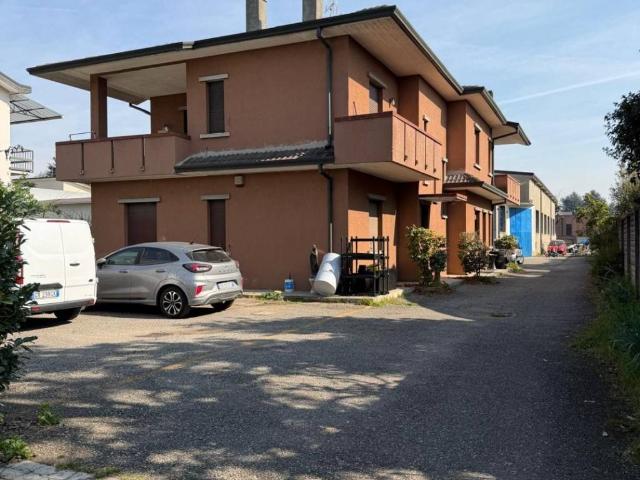 Locale Commerciale in vendita a Gorgonzola, Lombardia