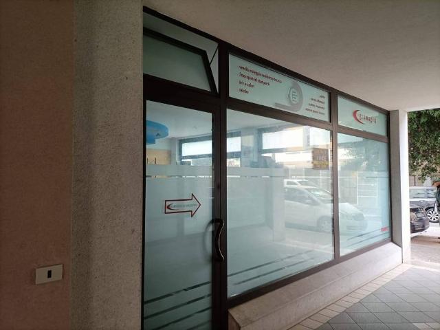 Locale Commerciale in vendita a Sant'Anna / Sveta Ana, Gorizia
