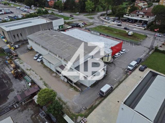 Locale Commerciale in vendita a Sant'Anna / Sveta Ana, Gorizia