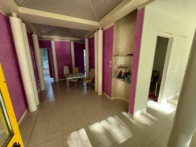 Locale Commerciale in vendita a Montesanto / Svetogorska četrt, Gorizia