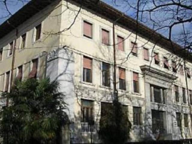 Locale Commerciale in vendita a Piazzutta / Placuta, Gorizia