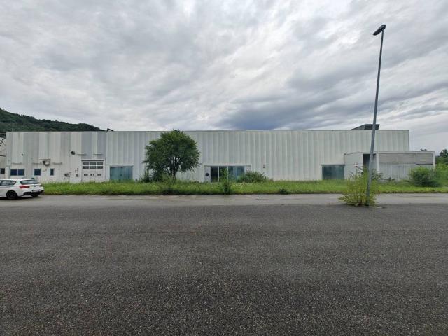 Locale Commerciale in vendita a Gorizia, Friuli-Venezia Giulia