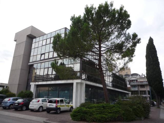 Locale Commerciale in vendita a Sant'Anna / Sveta Ana, Gorizia