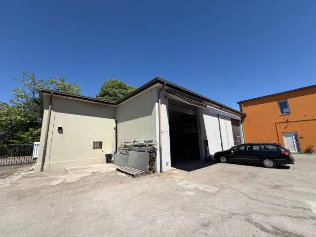 Locale Commerciale in vendita a Gorizia, Friuli-Venezia Giulia