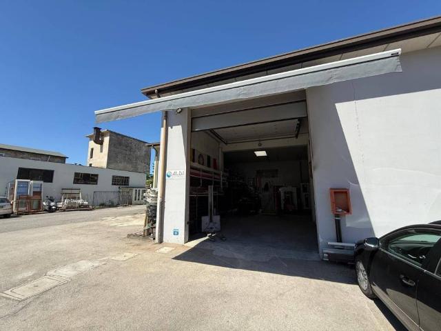 Locale Commerciale in vendita a Gorizia, Friuli-Venezia Giulia